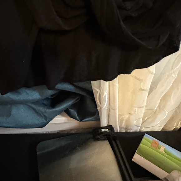 Cha Cha Vente Black Sleeveless Drape Top. - Picture 4 of 6